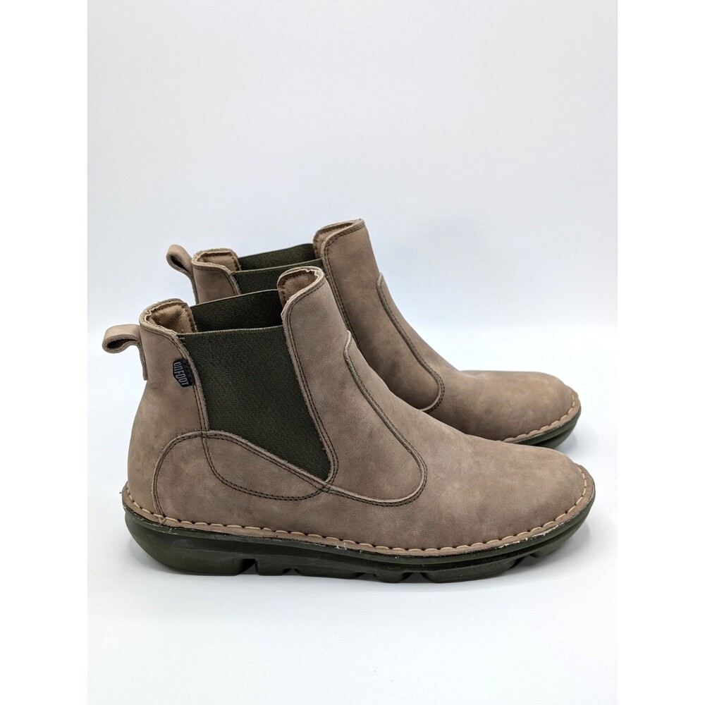 On Foot Chelsea Boots Women 7. 5 Taupe Leather Ankle Slide-in Rubber Sole